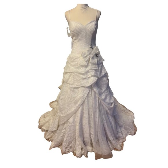 Jacquelin Exclusive Ivory Lace Gown with Silver/Crystal detail - Picture 3 of 14